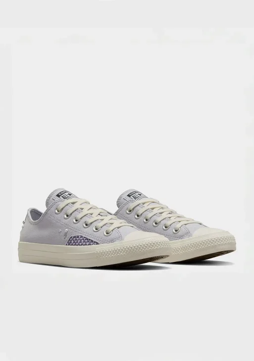Converse - Size 8 / Chuck Taylor All Star