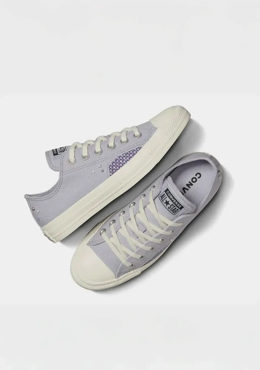 Converse - Size 8 / Chuck Taylor All Star